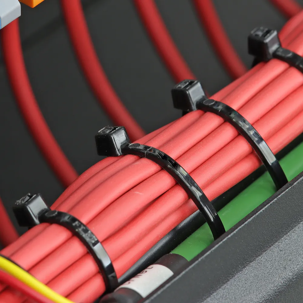 Strips sort 4,8x200mm 100stk - uV - 20kg - 50mm Ø 1 Strips sort 4,8x200mm 100stk - uV - 20kg - 50mm Ø