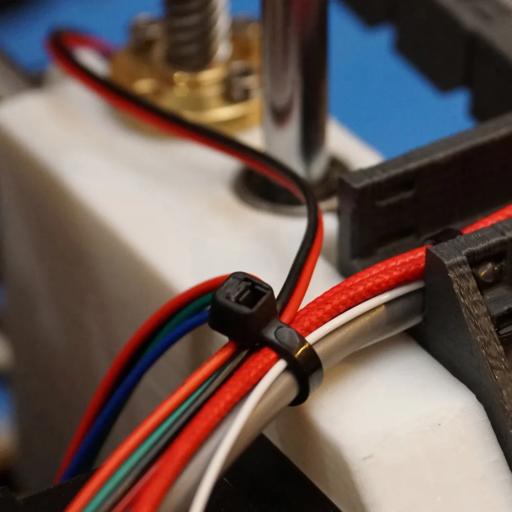 Strips sort 4,8x200mm 100stk - uV - 20kg - 50mm Ø 2 Strips sort 4,8x200mm 100stk - uV - 20kg - 50mm Ø - Bilde 2