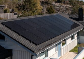 Forside 15 SKANBATT Solcelleanlegg OnGrid 4,1Kw 3-Fas - For tak med takstein