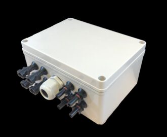 Forside 18 Koblingsboks til solcellepanel 4-inn / 1-utgang (m/MC4 kontakter)