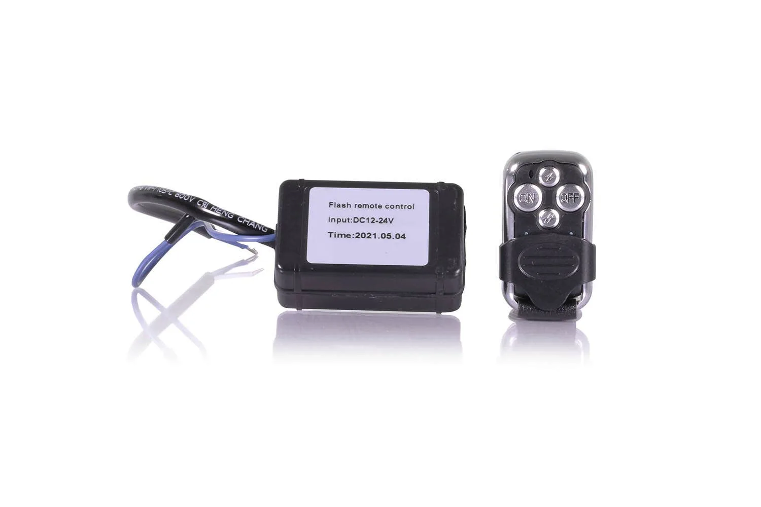 fjerstyrt-rele-179-lowres.jpg Lumen Trådløs bryter - Bilde 1